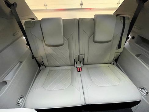 Certified 2025 Volkswagen Atlas SEL Premium R-Line image 28