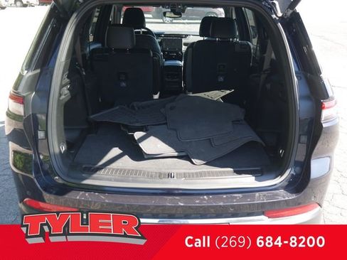 Used 2024 Jeep Grand Cherokee L Limited AWD/4WD image 17