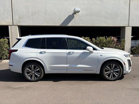 Used 2020 Cadillac XT6 Premium Luxury FWD image 3