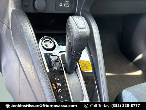 Certified 2023 Nissan Versa SV FWD image 33