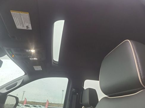 New 2025 Chevrolet Suburban Premier image 22