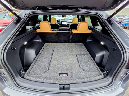 Used 2024 Volkswagen Atlas Cross Sport SEL R-Line image 49