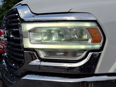 Used 2019 RAM 2500 Laramie AWD/4WD image 9