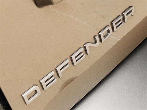 Used 2025 Land Rover Defender 110 X-Dynamic SE image 12