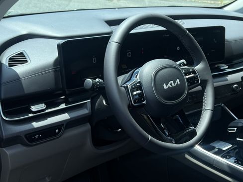 New 2026 Kia Carnival EX FWD image 21