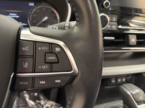 Used 2021 Toyota Highlander XLE image 34