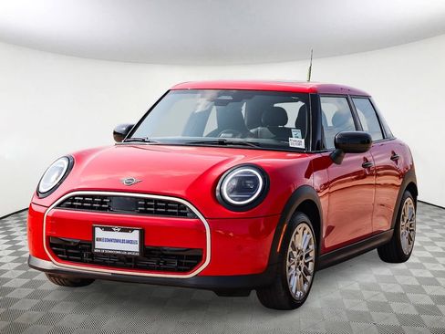 Used 2025 MINI Cooper 4-Door Hardtop FWD image 4