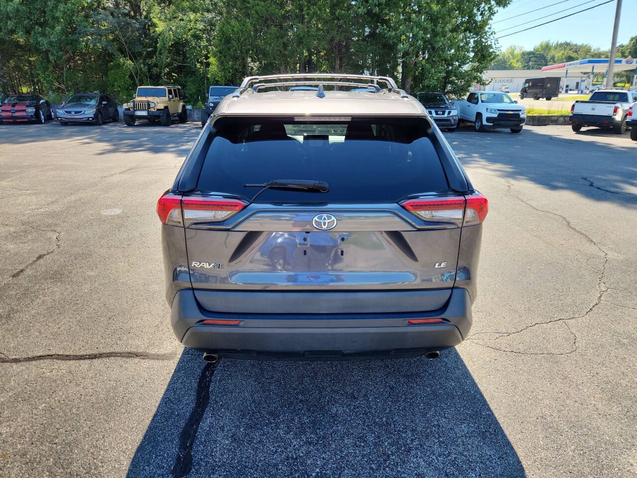 Used 2020 Toyota RAV4 LE FWD image 7