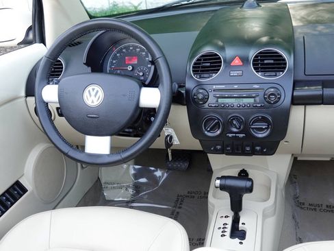 Used 2008 Volkswagen Beetle SE FWD image 71