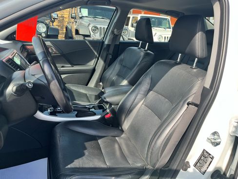 Used 2017 Honda Accord Touring image 11
