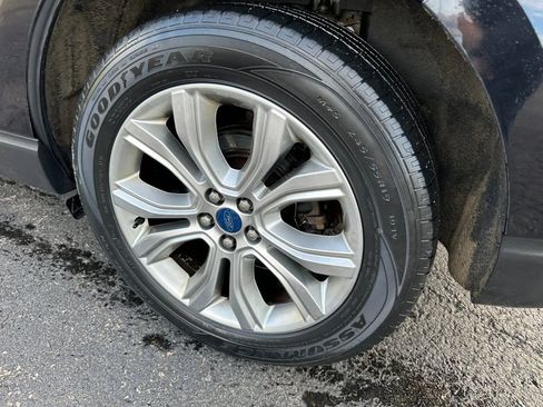 Used 2019 Ford Edge Titanium image 19