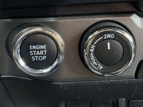 Used 2019 Toyota Tacoma TRD Off-Road w/ Technology Package AWD/4WD image 12