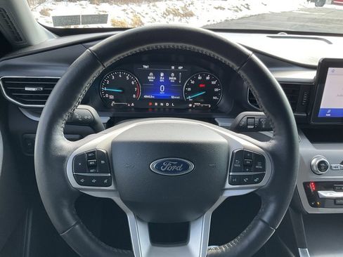 Used 2023 Ford Explorer XLT w/ Equipment Group 202A image 8