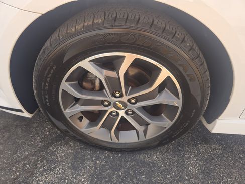 Used 2017 Chevrolet Sonic LT image 30