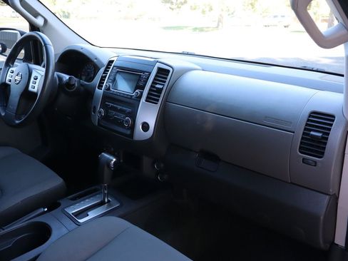 Used 2015 Nissan Xterra S image 17