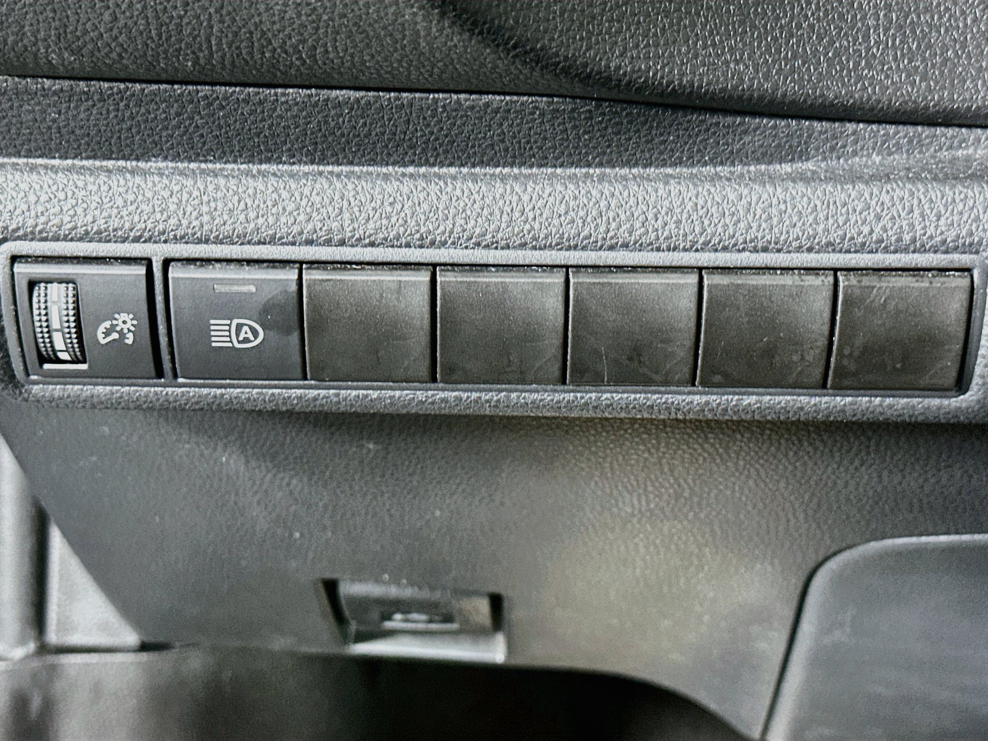 Used 2021 Toyota Corolla LE FWD image 17