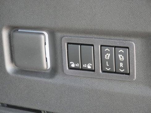New 2026 GMC Yukon XL Elevation image 33