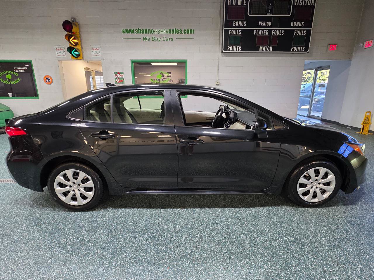 Used 2022 Toyota Corolla LE FWD image 5