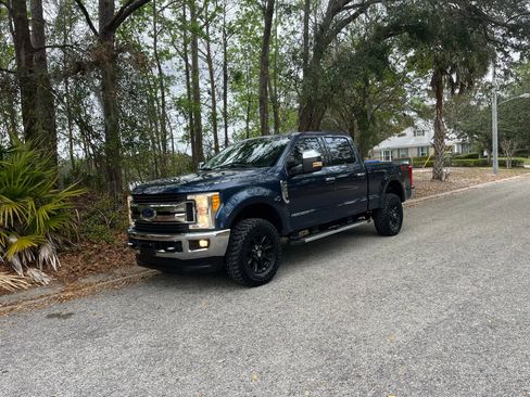 Used 2017 Ford F250 XLT w/ XLT Premium Package image 9