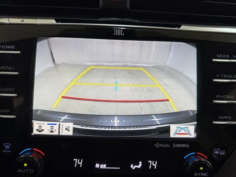 Used 2020 Toyota Camry XLE image 23