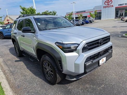 Used 2025 Toyota 4Runner SR5 AWD/4WD image 4
