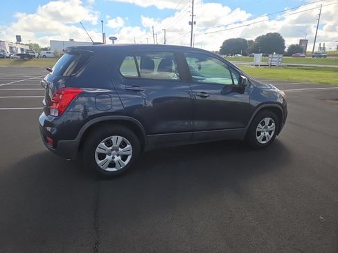 Used 2018 Chevrolet Trax LS FWD image 12