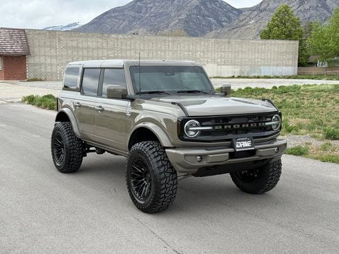 Used 2025 Ford Bronco Outer Banks AWD/4WD image 2