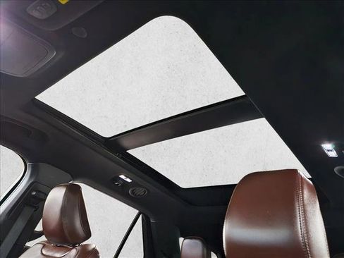 Used 2023 Ford Explorer Platinum w/ Technology Package image 15