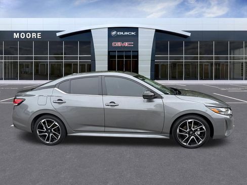 Used 2025 Nissan Sentra SR w/ SR Premium Package FWD image 2