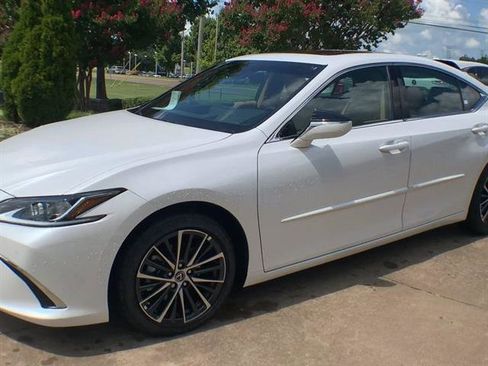 Used 2025 Lexus ES 300h ES 300h image 4
