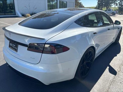 Used 2021 Tesla Model S Plaid image 3