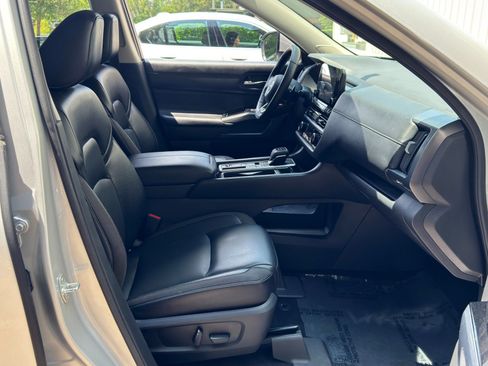 Used 2022 Nissan Pathfinder SL w/ SL Premium Package FWD image 15