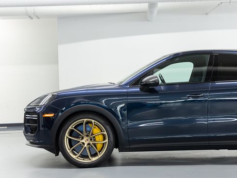 Used 2024 Porsche Cayenne Turbo GT AWD/4WD image 14