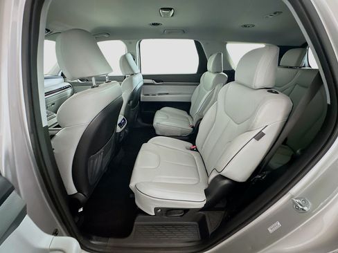 Used 2025 Hyundai Palisade SEL FWD image 29