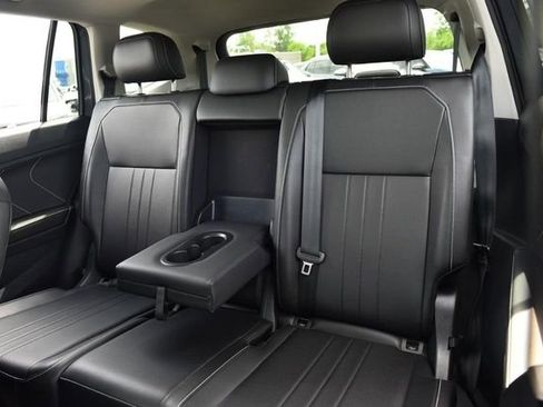 Certified 2024 Volkswagen Tiguan SE w/ Panoramic Sunroof Package image 22