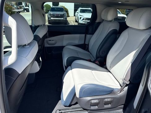 Used 2025 Kia Carnival SX Prestige FWD image 21
