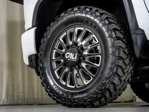 Used 2022 Chevrolet Silverado 3500 LTZ w/ LTZ Convenience Package image 81