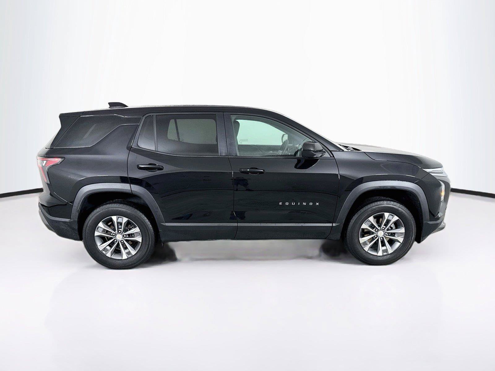Used 2026 Chevrolet Equinox LT FWD image 7