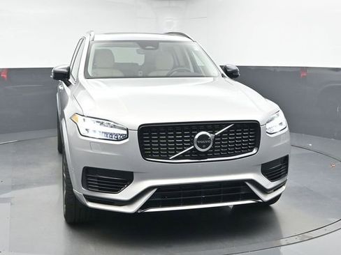 Used 2023 Volvo XC90 T8 Plus image 2