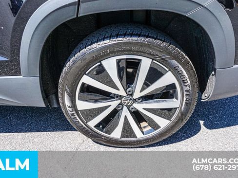 Used 2024 Volkswagen Taos SE FWD image 17
