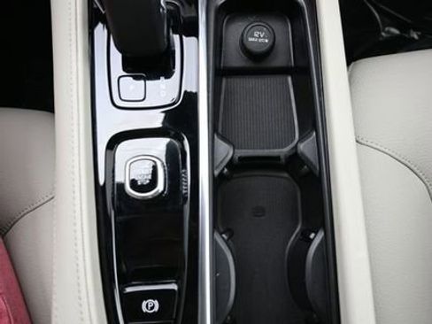 Used 2023 Volvo S90 B6 Plus image 12