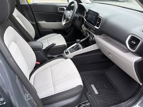 Certified 2025 Hyundai Venue SEL image 13