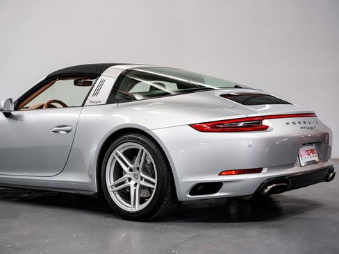 Used 2017 Porsche 911 Targa 4 AWD/4WD image 25