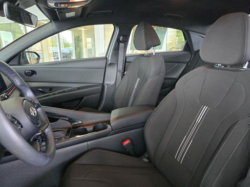 Used 2025 Hyundai Elantra SEL FWD image 18