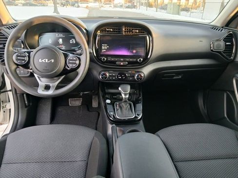 Certified 2025 Kia Soul S image 5
