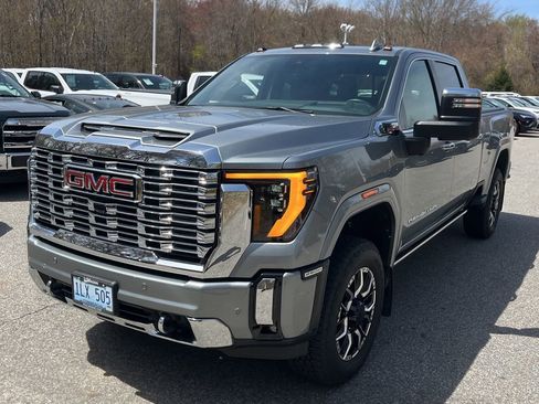 Used 2024 GMC Sierra 2500 Denali w/ Denali Reserve Package AWD/4WD image 3