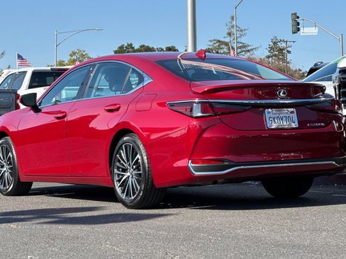 Used 2024 Lexus ES 300h w/ Premium Package FWD image 7