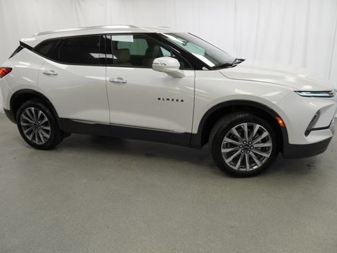 Used 2025 Chevrolet Blazer Premier w/ Driver Confidence II Package AWD/4WD image 9