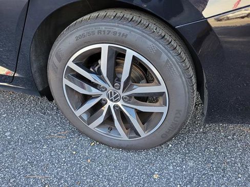 Used 2025 Volkswagen Jetta SE image 26