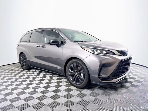 Used 2021 Toyota Sienna XSE image 9